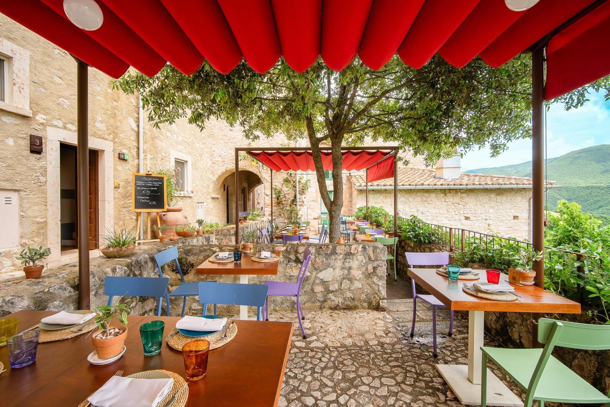 Castello Di Postignano Relais Hotell Sellano Eksteriør bilde