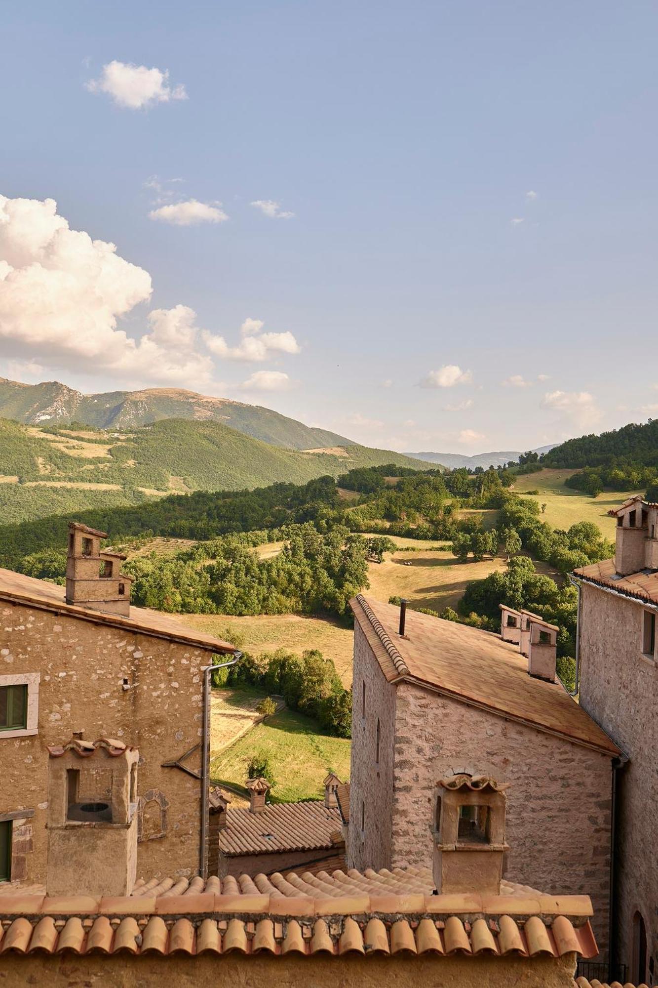Castello Di Postignano Relais Hotell Sellano Eksteriør bilde